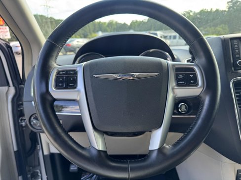 Used 2011 Chrysler Town & Country Limited image 3