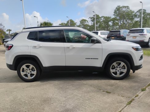 Used 2024 Jeep Compass Latitude image 4