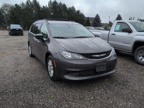 Used 2021 Chrysler Voyager Lxi image 3