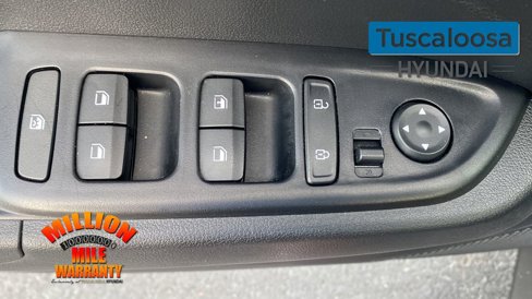 Used 2022 Hyundai Venue SE image 14