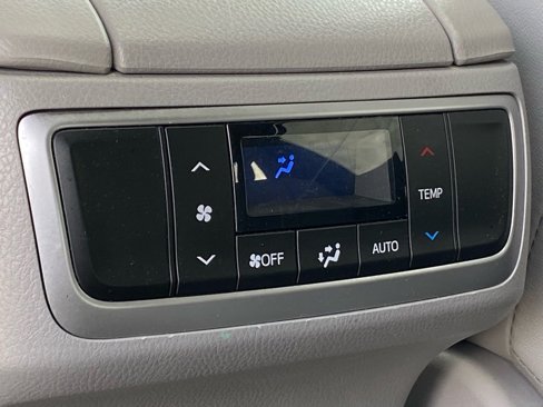 Used 2018 Toyota Highlander Limited image 23