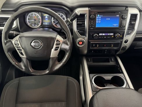 Used 2017 Nissan Titan SV image 11