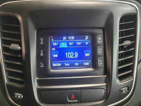 Used 2016 Chrysler 200 Limited w/ Convenience Group image 25