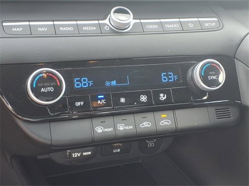 Used 2024 Hyundai Elantra SEL image 11