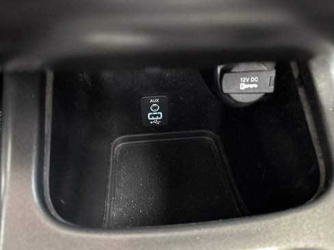 Used 2019 Dodge Journey SE image 23