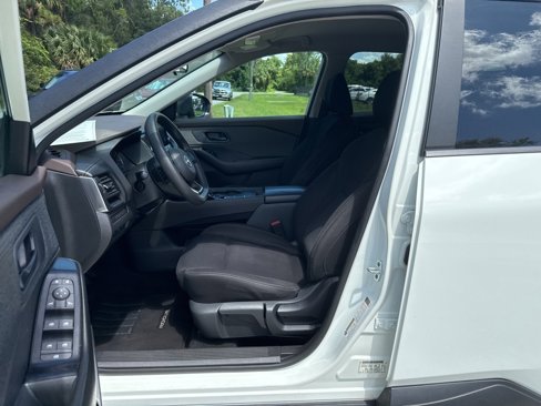 Used 2023 Nissan Rogue S image 10
