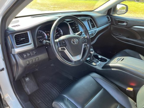 Used 2018 Toyota Highlander XLE image 11