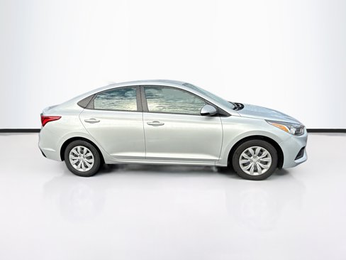 Used 2022 Hyundai Accent SE image 8