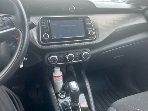 Used 2020 Nissan Kicks S image 9