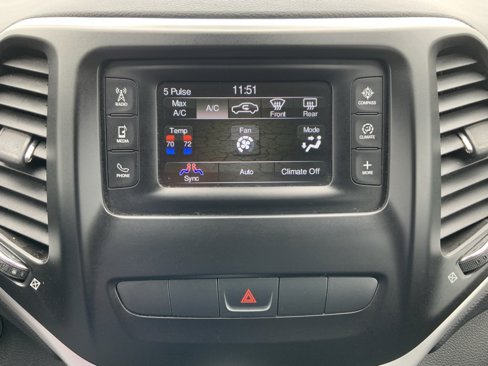 Used 2014 Jeep Cherokee Latitude w/ Comfort/Convenience Group image 38