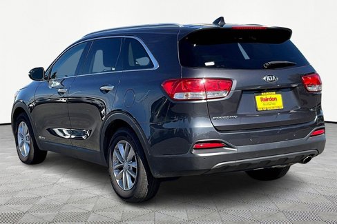 Used 2017 Kia Sorento LX w/ LX V6 Convenience Package image 4