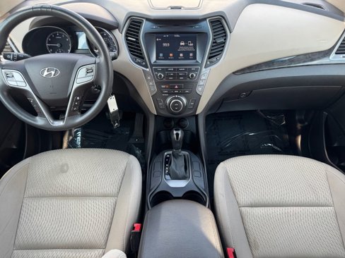 Used 2017 Hyundai Santa Fe SE image 11