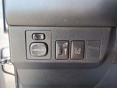 Used 2018 Toyota RAV4 XLE image 29