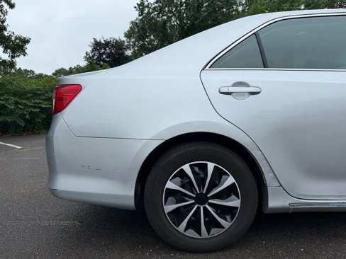 Used 2012 Toyota Camry L image 4