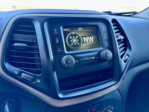 Used 2018 Jeep Cherokee Latitude image 29