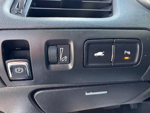 Used 2017 Chevrolet Impala LT w/ Convenience Package image 9