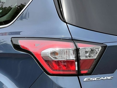Used 2018 Ford Escape SE image 8