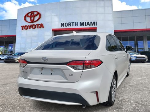 Used 2022 Toyota Corolla LE image 4