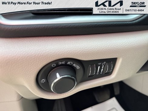 Used 2021 Chrysler Voyager Lxi image 25
