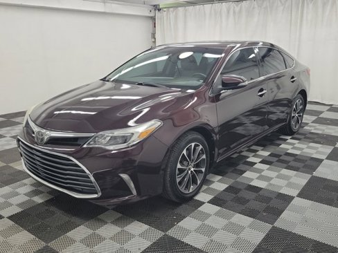 Used 2018 Toyota Avalon XLE image 3