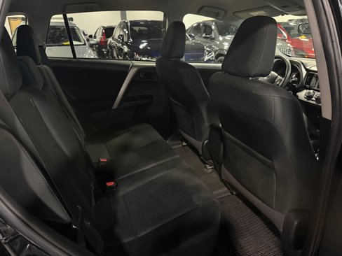 Used 2018 Toyota RAV4 LE image 11