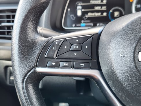 Used 2025 Nissan Leaf S image 18