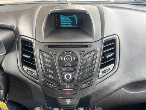 Used 2016 Ford Fiesta SE image 18
