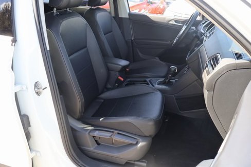 Used 2019 Volkswagen Tiguan SE w/ Panoramic Sunroof Package image 19