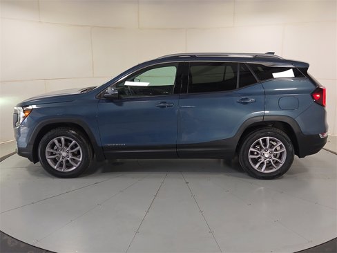 Used 2024 GMC Terrain SLT image 5