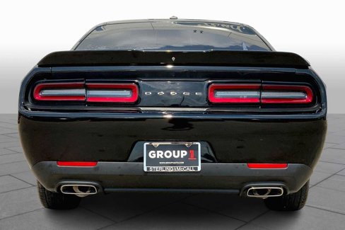 Used 2019 Dodge Challenger SXT image 4