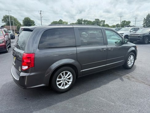 Used 2016 Dodge Grand Caravan SXT image 5