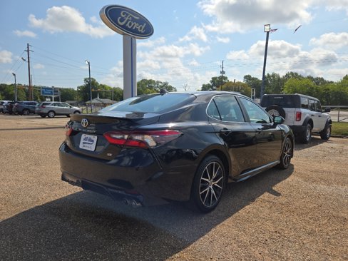 Used 2024 Toyota Camry SE image 5