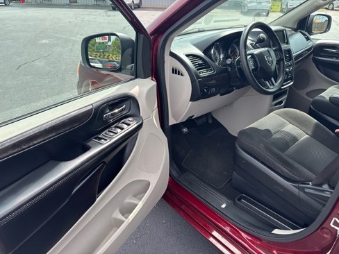 Used 2020 Dodge Grand Caravan SE w/ UConnect Hands-Free Group image 9