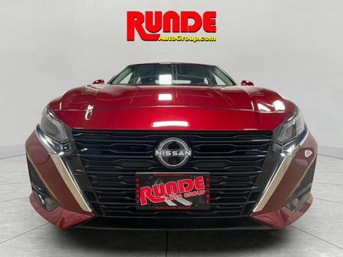 Used 2024 Nissan Altima 2.5 SV w/ SV Premium Package image 8