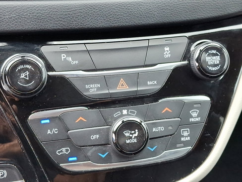 Used 2017 Chrysler Pacifica Touring-L Plus image 20