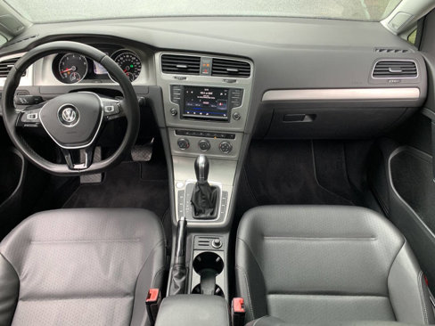 Used 2017 Volkswagen Golf SE image 19