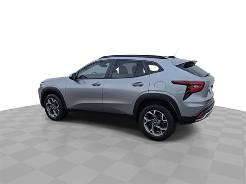 Certified 2024 Chevrolet Trax LT w/ Driver Confidence Package image 6