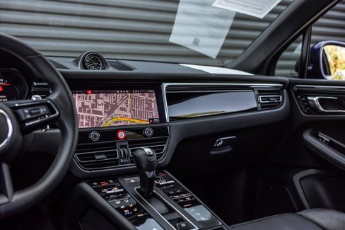 Certified 2025 Porsche Macan image 15