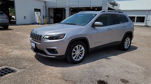 Used 2019 Jeep Cherokee Latitude w/ Popular Appearance Group image 4