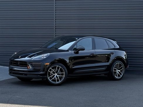 Certified 2025 Porsche Macan image 1