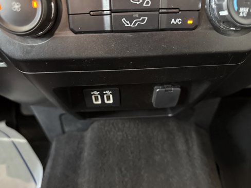 Used 2020 Ford F150 XLT image 25