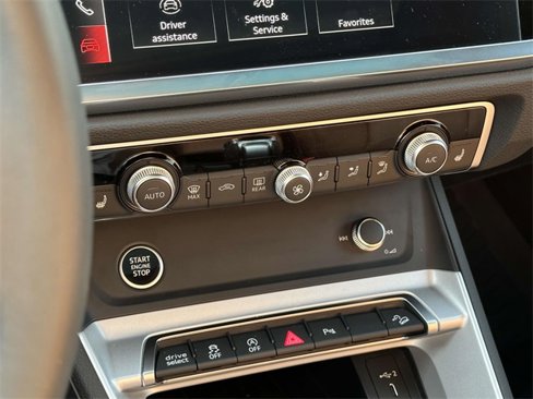 Certified 2025 Audi Q3 2.0T Premium Plus w/ Premium Plus Package image 32