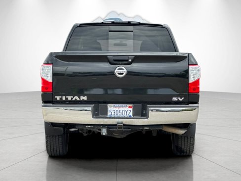 Used 2019 Nissan Titan SV image 4