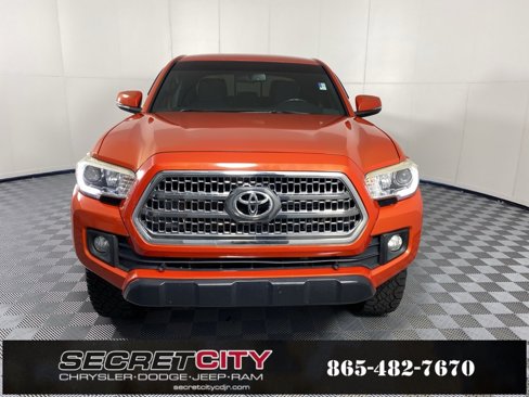 Used 2017 Toyota Tacoma TRD Off-Road w/ Tow Package (A/T) image 2