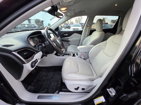 Used 2020 Jeep Cherokee Limited w/ Technology Group image 15