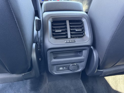 Certified 2023 Volkswagen Tiguan SE image 33