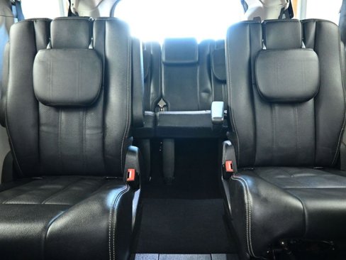 Used 2015 Chrysler Town & Country Touring-L w/ Driver Convenience Group image 30