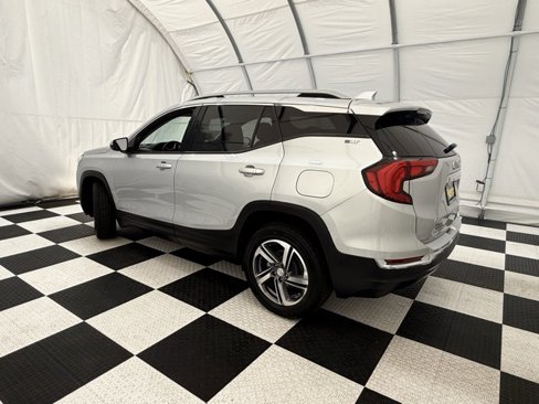Used 2021 GMC Terrain SLT image 2