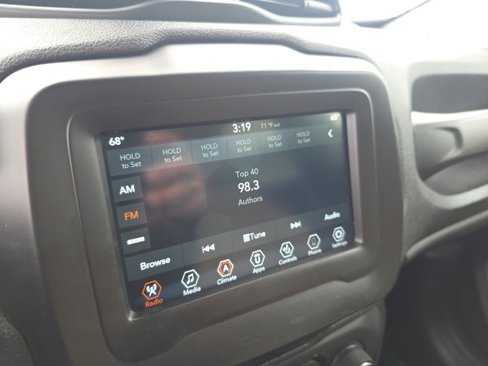 Used 2018 Jeep Renegade Latitude w/ Cold Weather Group image 20