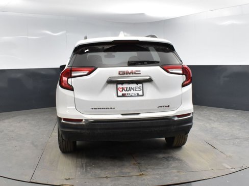 Used 2023 GMC Terrain AT4 image 10
